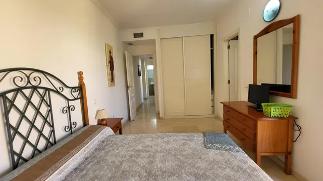 Amplio apartamento de tres dormitorios con vistas panorámicas en Nueva Alcántara. — 27