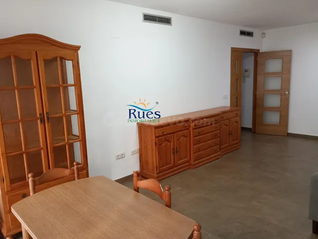 UBICADO EN ENTORNO RESIDENCIAL Y ZONA RELAJADA DE FÁCIL Y CÓ - foto 3