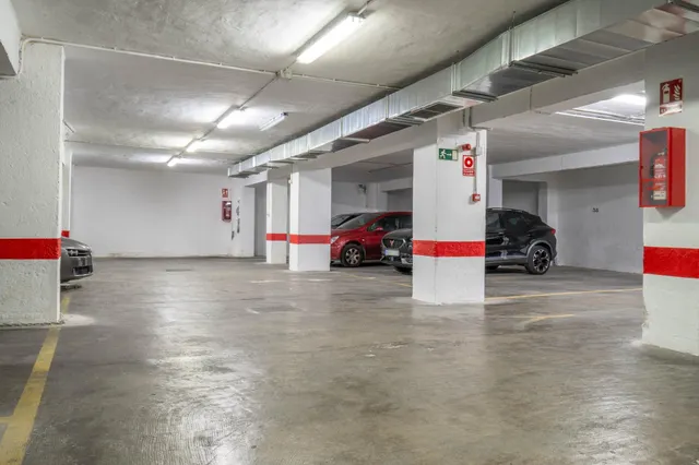 Alquiler plaza de aparcamiento para moto en Arabial — 37