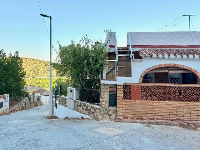 GRAN CHALET CON PISCINA PROPIA EN GANDIA, 4 HAB, 2 BAÑOS - foto 2