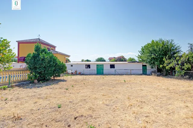 CHALET CON PISCINA EN CORTIJO PRETEL (ALBOLOTE) — 33