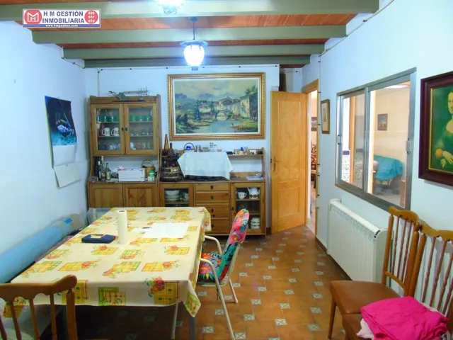 CASA EN PLANTA BAJA CON LOCAL COMERCIAL MAS SALON , BAÑO UN  - foto 3