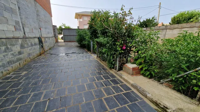 SE VENDE SOLAR DE 209 M2 EN LA PLACA — 5