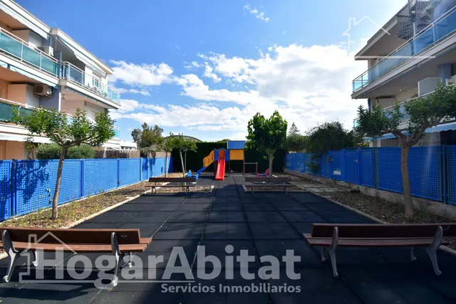 Seminuevo con terraza, piscina y garaje cerca de la playa — 34