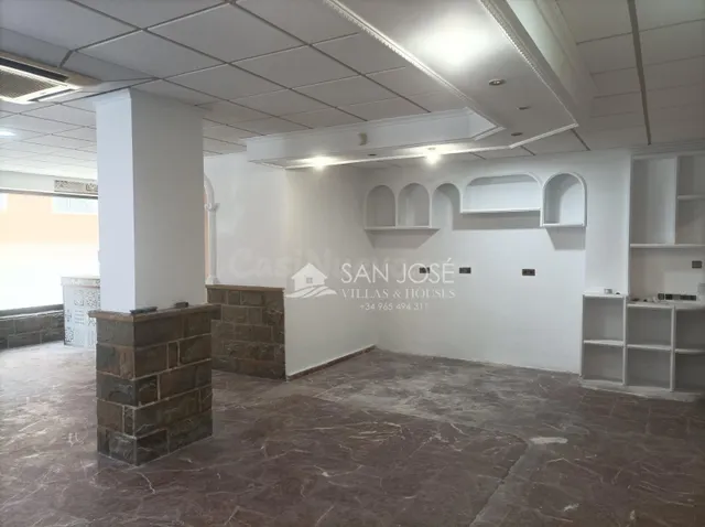 ALQUILER DE LOCAL COMERCIAL EN EL CENTRO DE ELCHE - foto 5