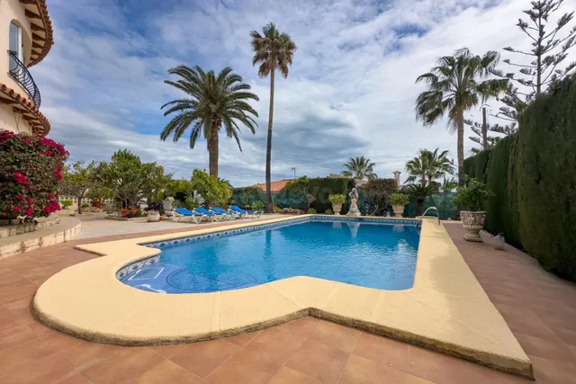 Villa semi reformada en una de las mejores urbanizaciones de - foto 3