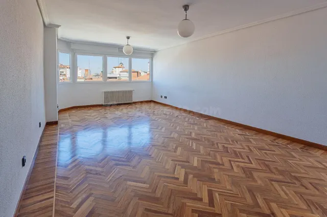 Piso de 175 m2 y 6 dormitorios. con GARAJE en Plaza España,  - foto 2