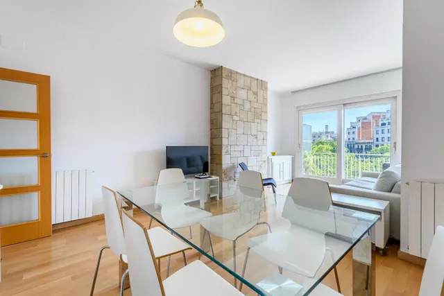 PISO ALTO CON BALCÓN/TERRAZA Y TRES PIEZAS EXTERIORES EN EL EIXAMPLE — 6