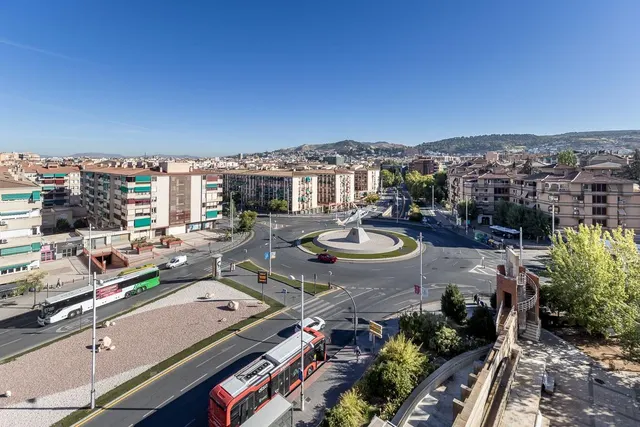 PISO REFORMADO CON VISTAS PANORÁMICAS A UN PASO DEL CENTRO DE GRANADA — 19
