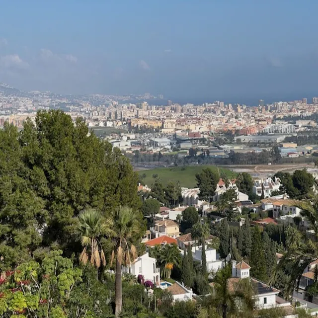 Terreno residencial con vistas al mar en Mijas - Oportunidad