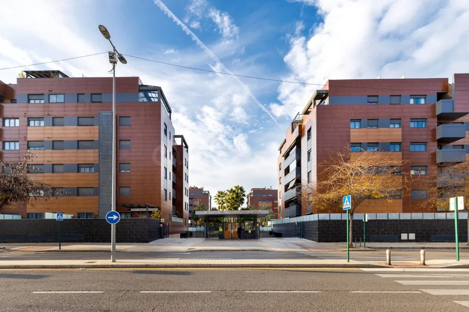 **Espectacular Bajo con Terraza en Alquiler – Residencial Parque Lagos**