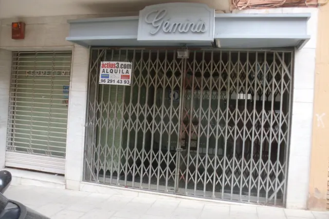 Local comercial en C/ Pintor Segrelles - Ontinyent