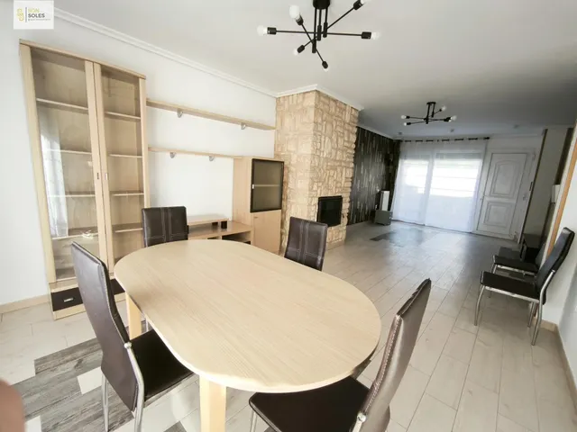 MARAVILLOSO CHALET ADOSADO DE 3 habitaciones EN LA ZONA DE P - foto 2