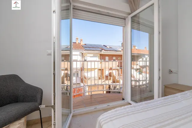 Espectacular chalet adosado en el Vial de Churriana de la Vega: eficiencia, confort y listo para entrar a vivir! — 32