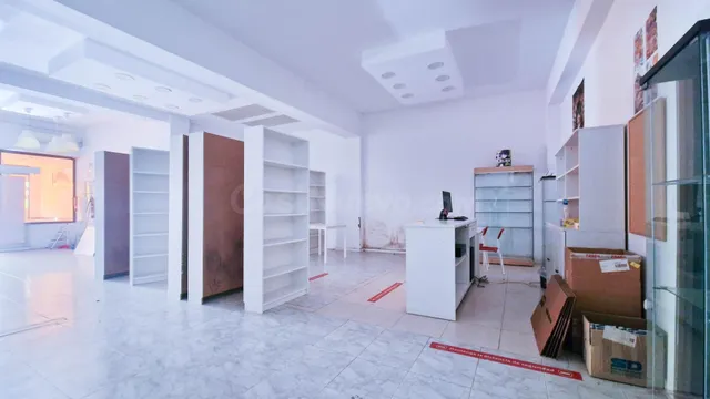 AMPLIO LOCAL EN VENTA ZONA CENTRO BADAJOZ CALLE SANTO DOMING - foto 4