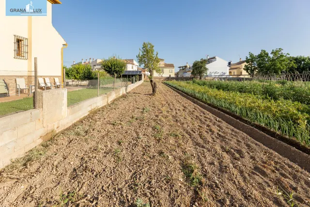 TERRENO URBANO 1060m EN LA ZUBIA — 17
