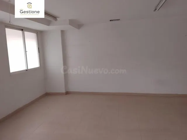 'Local esquinero con espectacular fachada de 25 metros y 241 - foto 4