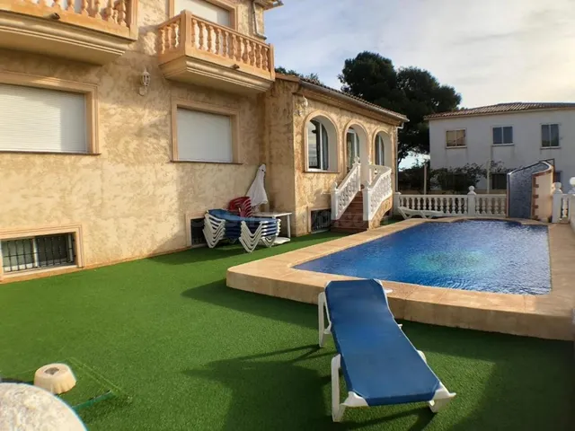 Villa en una ubicación excelente en Calpe - foto 2