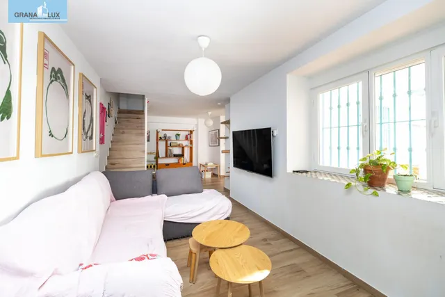 ¡Tu hogar soñado te espera en esta espectacular casa reformada! — 10
