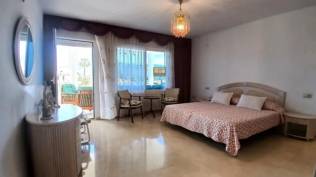IMPRESIONANTE CHALET EN ALFAS DEL PI — 27