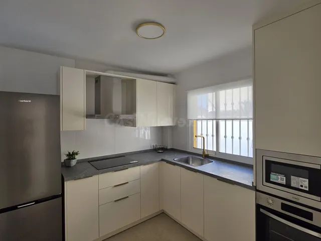 Chalet Adosado con Piscina Privada en Benalmádena | 4 Dormit - foto 2
