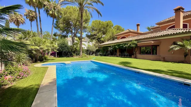 Chalet 5 habitaciones 991m² en venta - Marbella