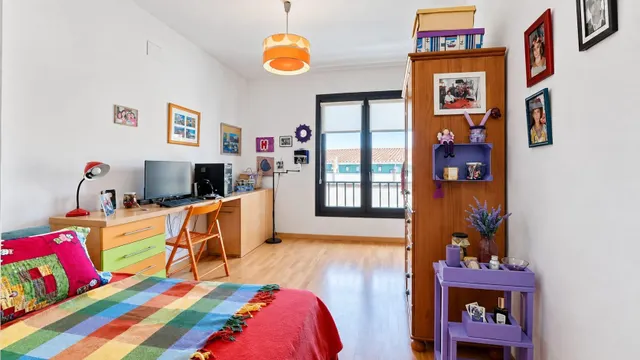 Ático dúplex de 5 dormitorios en el corazón de Valls con garaje privado y piscina — 19