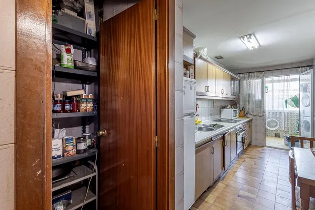 Traumatología (zona). Piso 4 dormitorios, 2 baños. Calefacción central. Plaza de aparcamiento y trastero. — 20