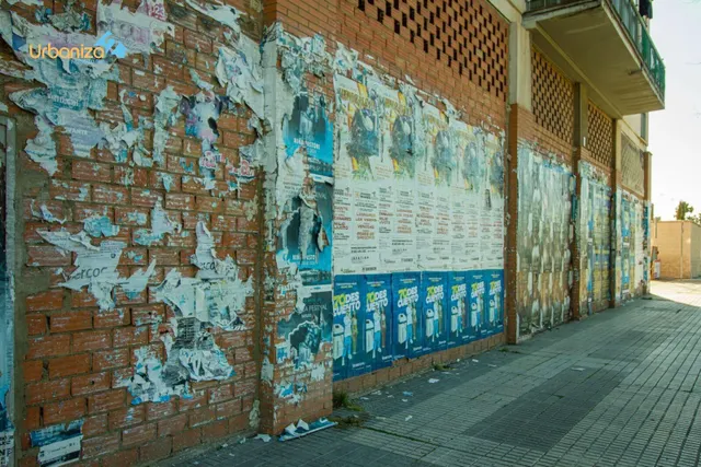 SE VENDE LOCAL COMERCIAL CON GRAN FACHADA Y POSIBILIDAD DE ENTREPLANTA. — 10