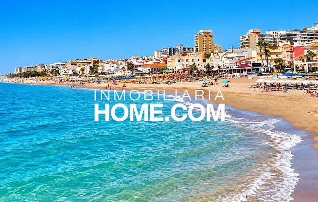Espectacular apartamento con terraza, piscina y licencia turística en segunda línea de playa en La Carihuela, Torremolinos — 4