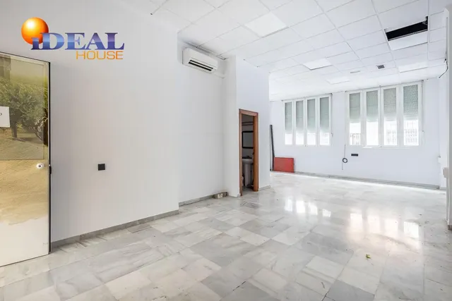 LOCAL COMERCIAL EN ARABIAL JUNTO HIPERCOR — 3