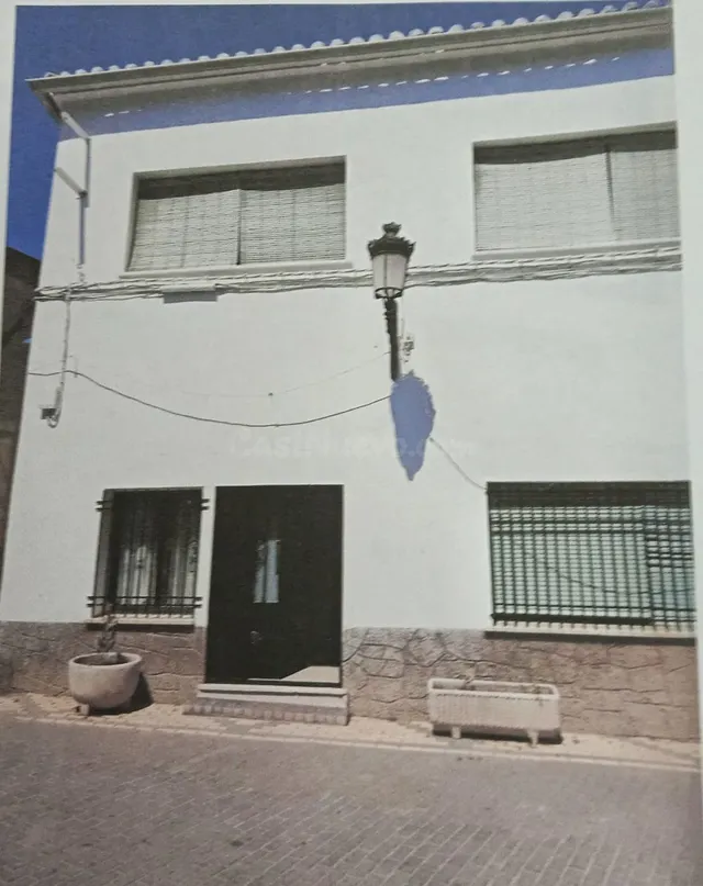 Local comercial/bar de 2 plantas en Torre de Santa María - foto 2