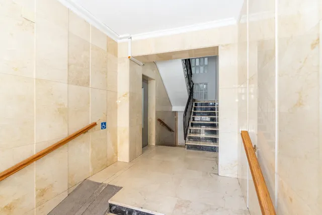 Piso para reformar junto a Plaza Einstein – 3 dormitorios y vistas despejadas — 31