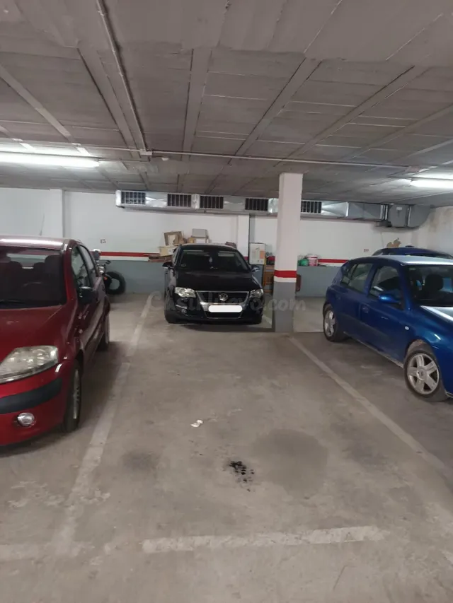 🅿️ Plaza de parking doble en zona Carrilet – amplia, segura 