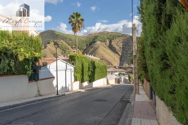 CHALET CON PISCINA Y JARDÍN A SOLO 10 MINUTOS DE GRANADA — 4