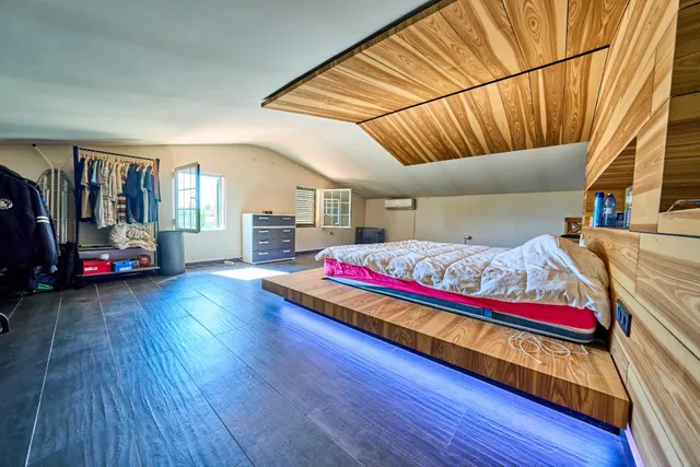 Casa con terreno y piscina en Churriana de la vega — 17
