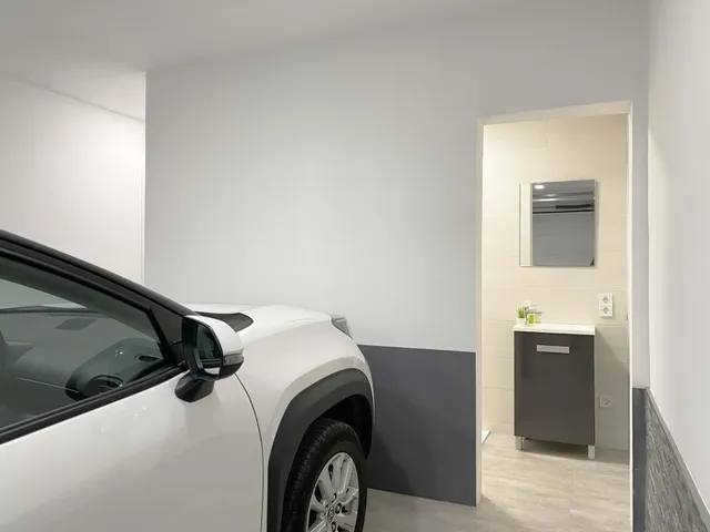 Chalet adosado en venta en Calle de Regàs — 32