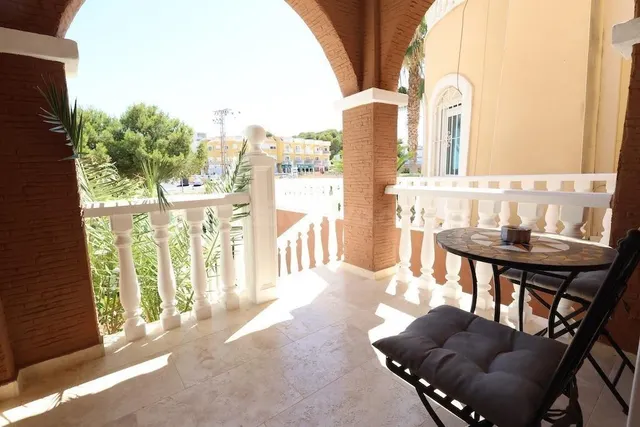 Hermosa Villa Independiente con Orientación Sur, Entrada Pri - foto 3