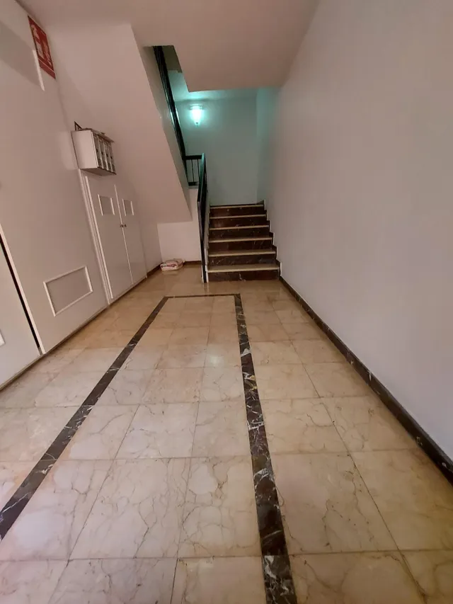 SE VENDE O ALQUILA LOCAL DE OFICINAS Y DESPACHOS EN BENIAJAN — 42