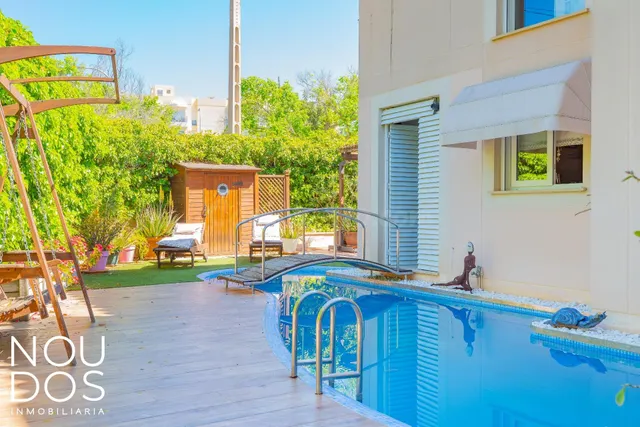 Adosado con 4 habitaciones y piscina en zona colegios
