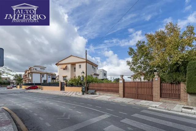 Gran casa con parcela y piscina en Cájar — 35