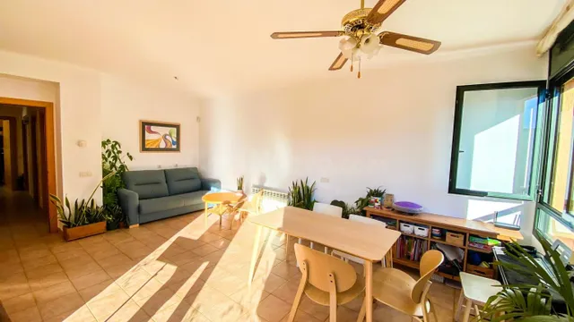 Excelente apartamento de tres dormitorios en venta en Fenals - foto 4