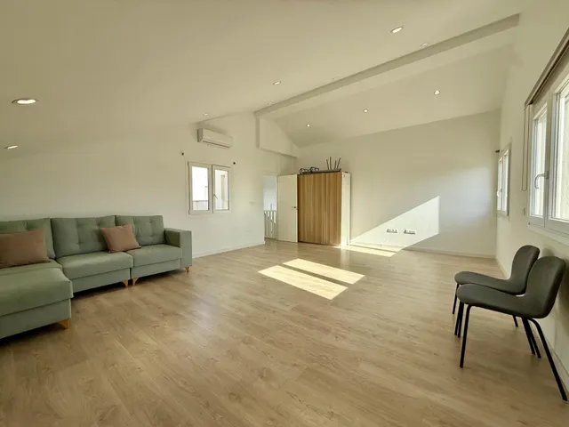 Exclusivo chalet adosado con piscina privada, amplios espacios y excelentes calidades — 30