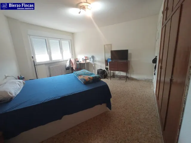 SE VENDE AMPLIO PISO EN PONFERRADA — 16