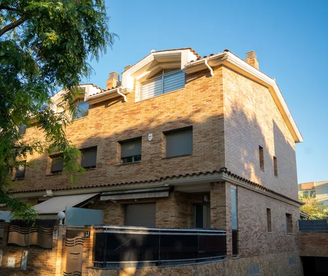 CASA ESQUINERA DE 5 habitaciones EN BARENYS — 15
