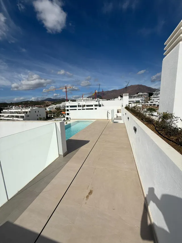 Ático de Lujo con Piscina Infinity Privada en Estepona — 32
