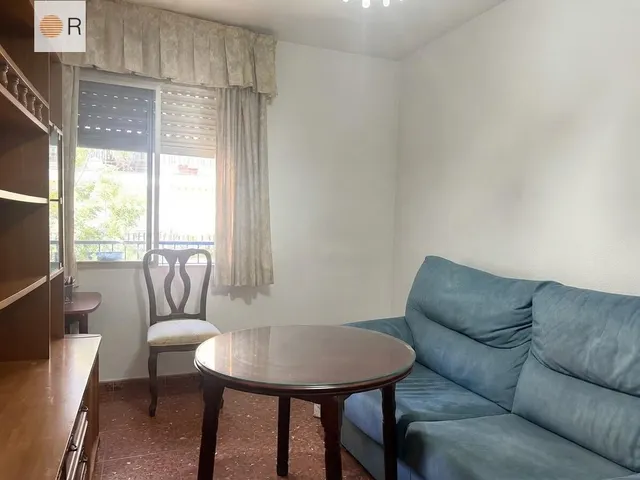 Piso con 4 dormitorios, 2 baños y terraza — 6