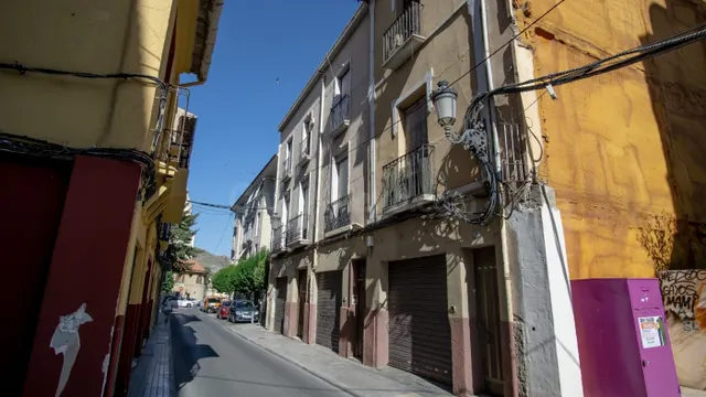 Dos edificios singulares ideal para rehabilitación o edificación — 3