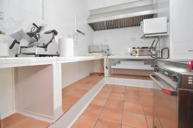 Restaurante totalmente instalado con licencia — 26