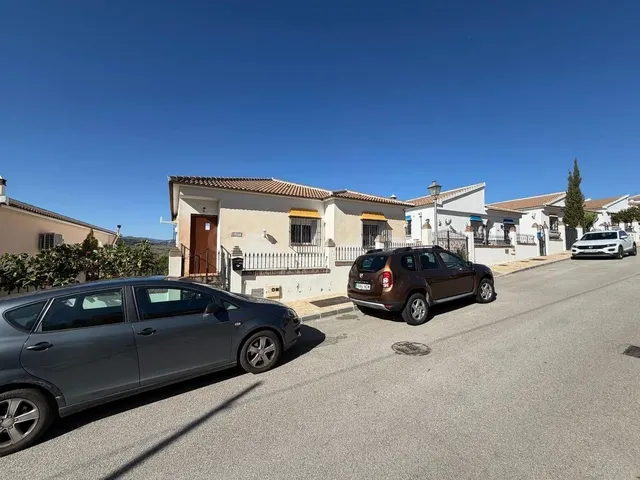 Venta de Chalet independiente en Alcaucín, Málaga. - foto 2